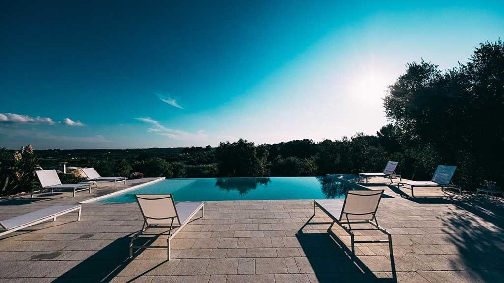 Relais Trulli Le Icone Bed & Breakfast Остуни Екстериор снимка