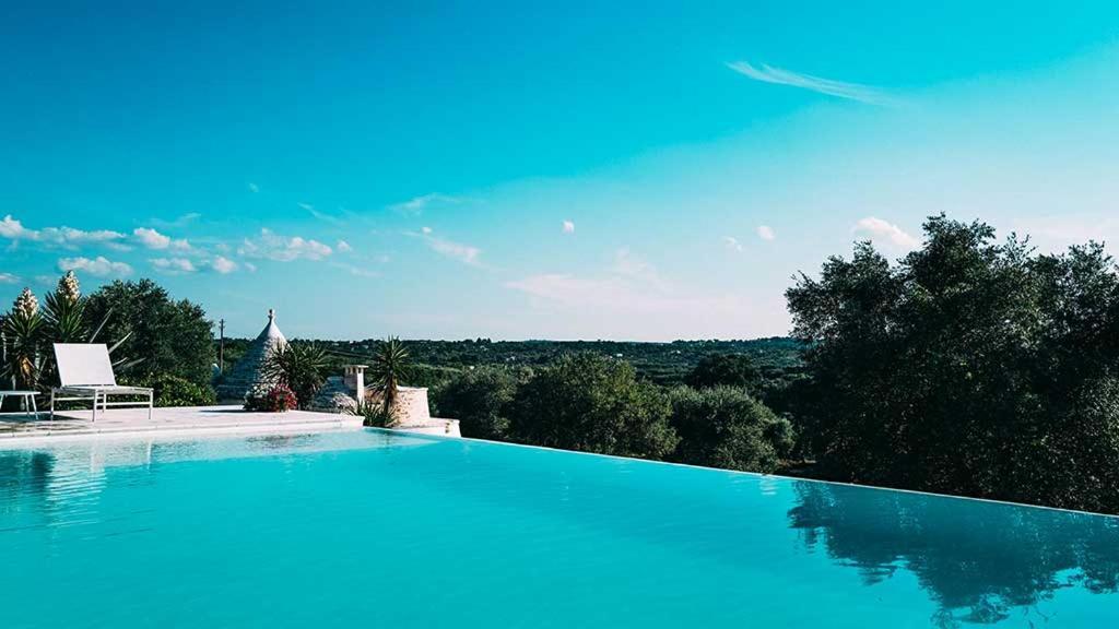 Relais Trulli Le Icone Bed & Breakfast Остуни Екстериор снимка