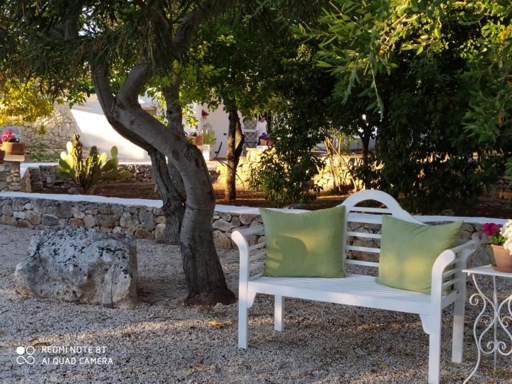 Relais Trulli Le Icone Bed & Breakfast Остуни Екстериор снимка