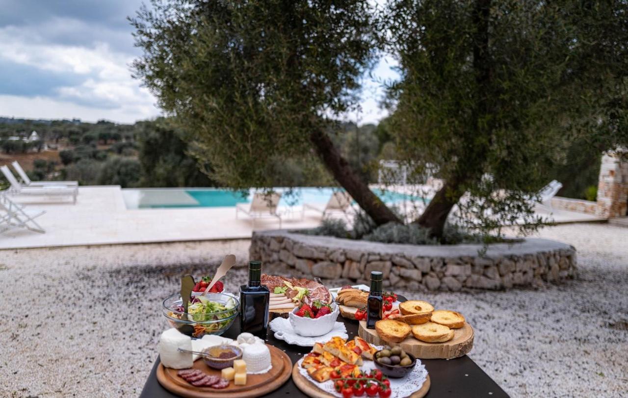 Relais Trulli Le Icone Bed & Breakfast Остуни Екстериор снимка