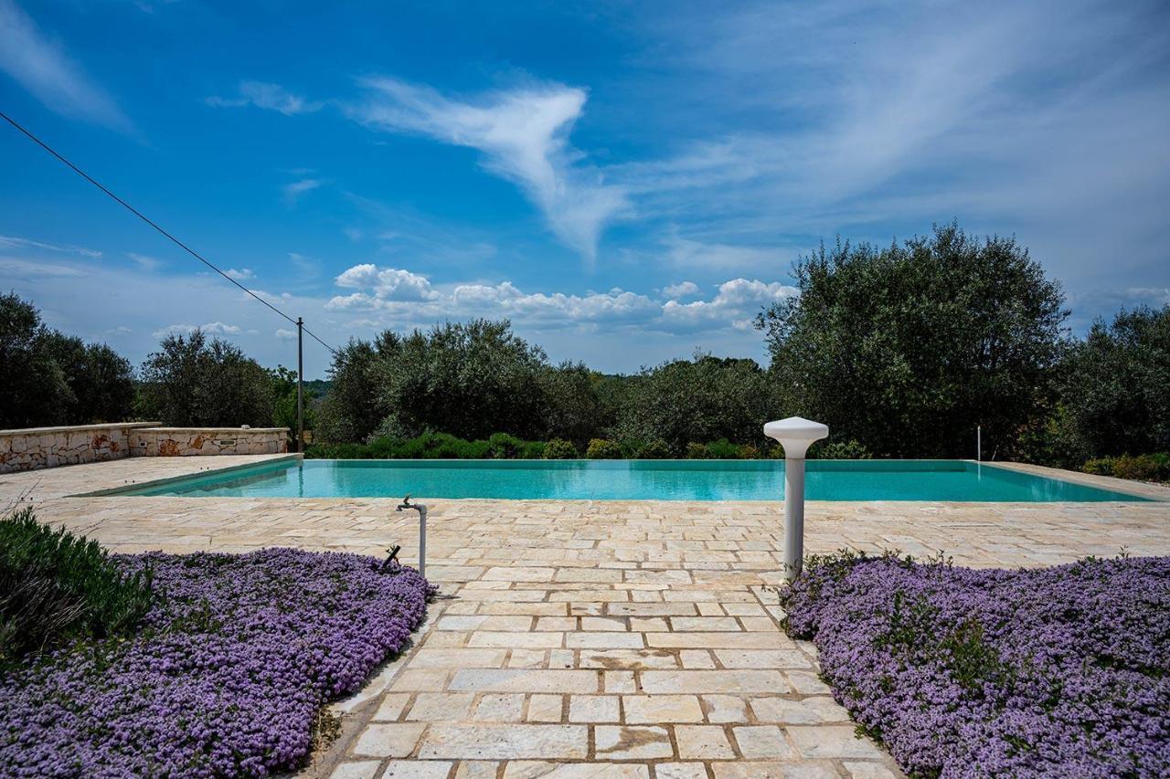 Relais Trulli Le Icone Bed & Breakfast Остуни Екстериор снимка