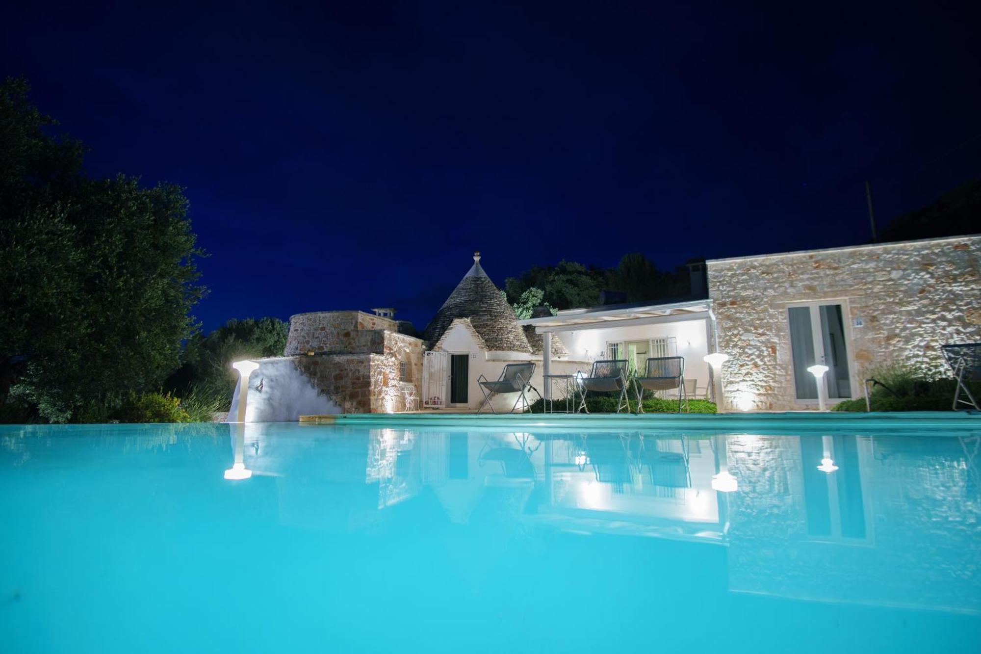 Relais Trulli Le Icone Bed & Breakfast Остуни Екстериор снимка