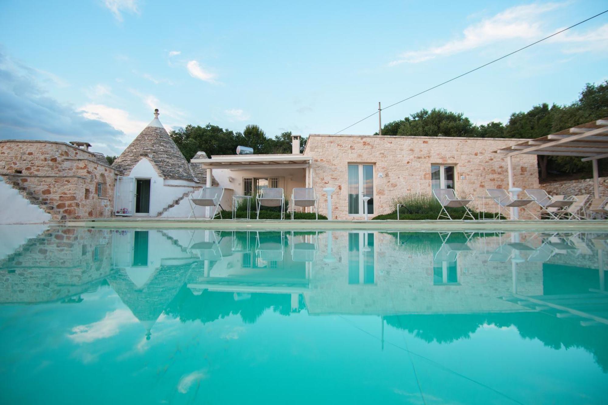 Relais Trulli Le Icone Bed & Breakfast Остуни Екстериор снимка