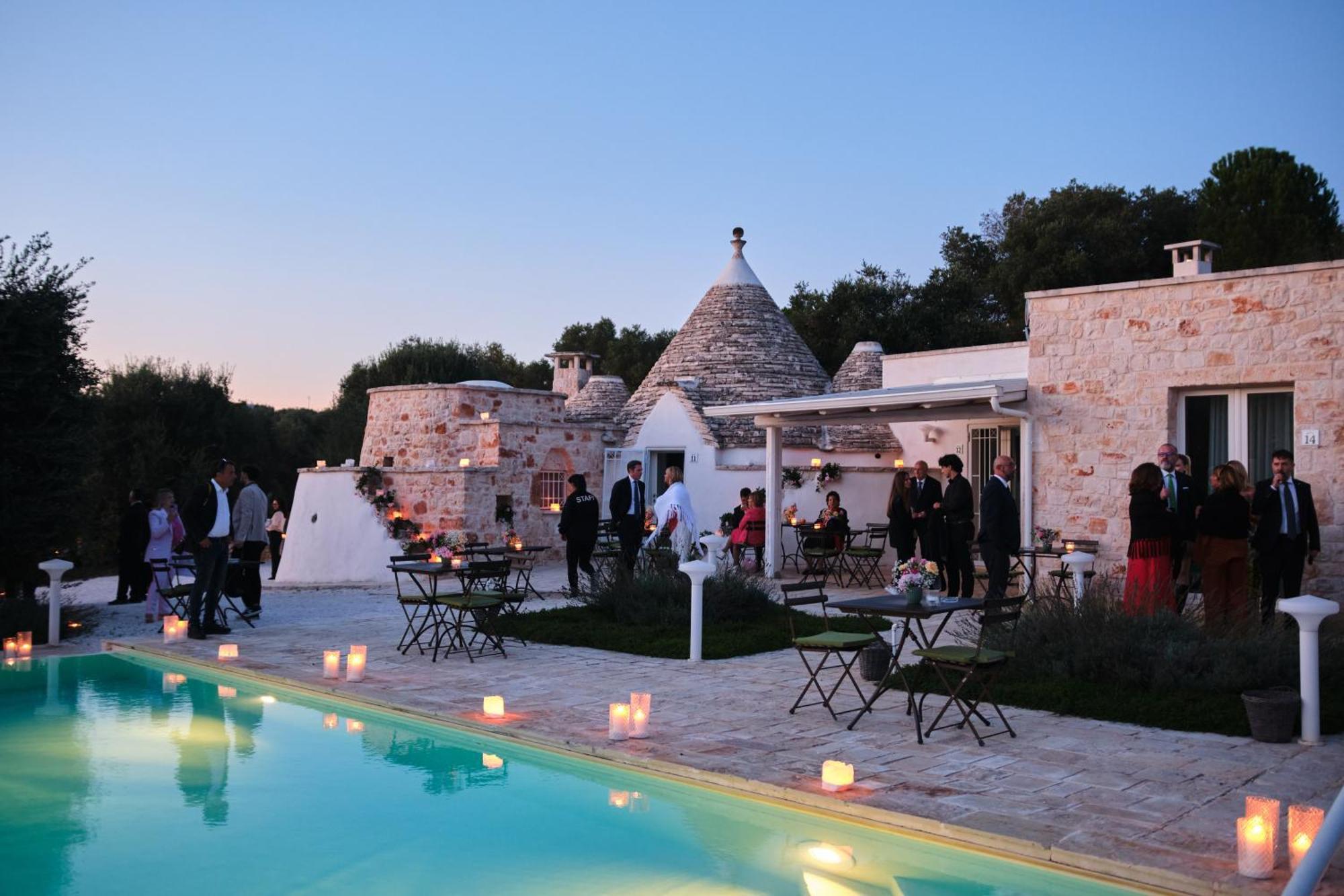 Relais Trulli Le Icone Bed & Breakfast Остуни Екстериор снимка