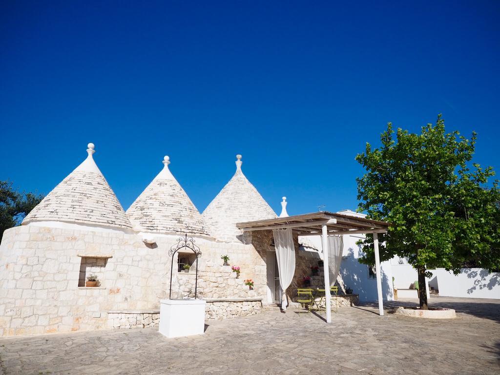 Relais Trulli Le Icone Bed & Breakfast Остуни Екстериор снимка