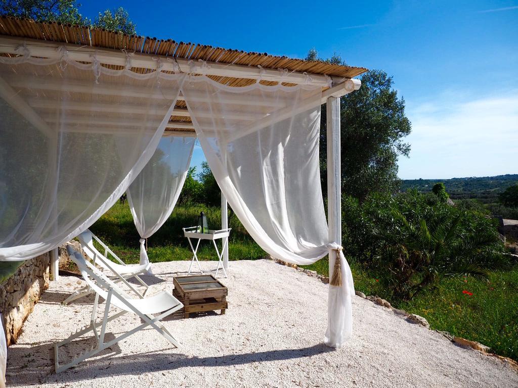 Relais Trulli Le Icone Bed & Breakfast Остуни Екстериор снимка