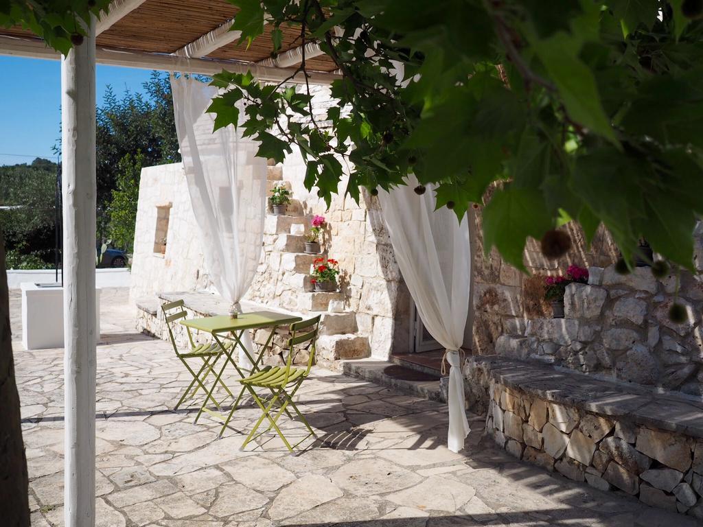 Relais Trulli Le Icone Bed & Breakfast Остуни Екстериор снимка