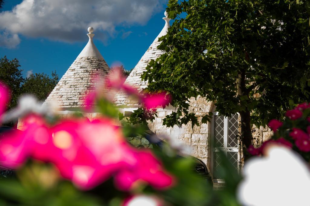 Relais Trulli Le Icone Bed & Breakfast Остуни Екстериор снимка