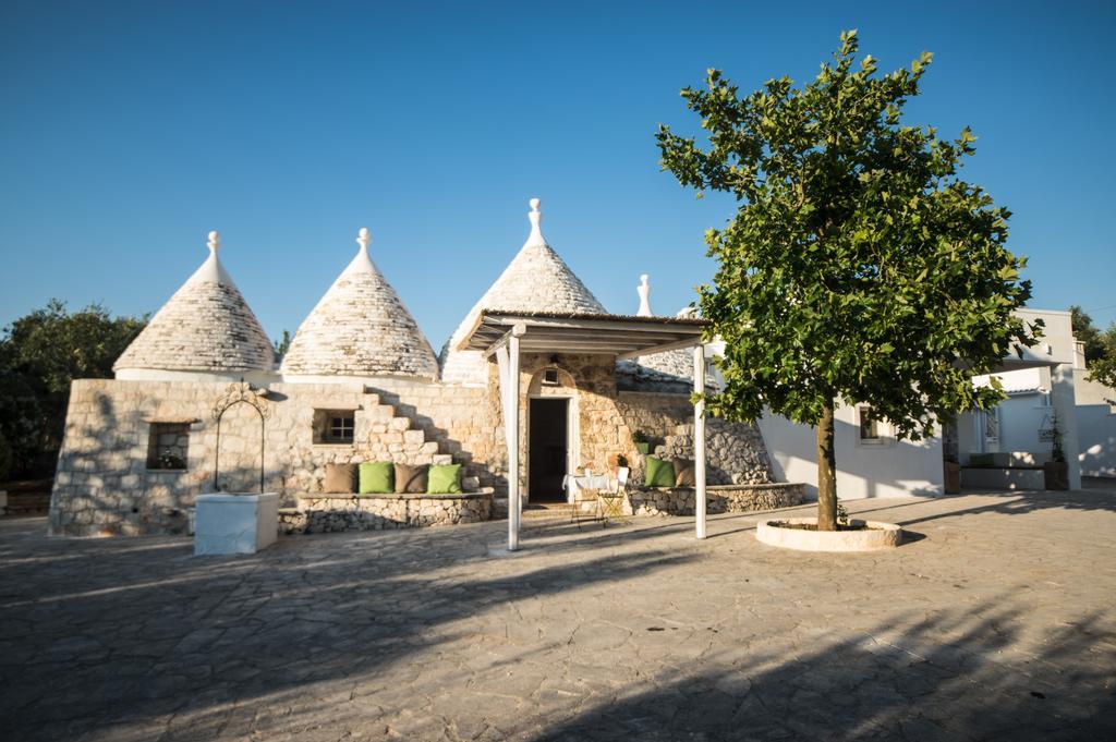 Relais Trulli Le Icone Bed & Breakfast Остуни Екстериор снимка