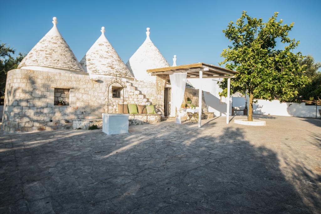 Relais Trulli Le Icone Bed & Breakfast Остуни Екстериор снимка